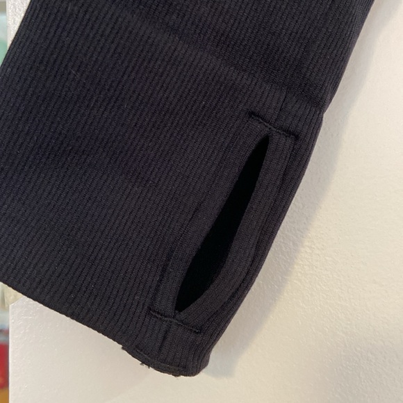 Fabletics Black Mesh Design Fitted Jacket w/ thumb holes (XS) - Picture 4 of 10